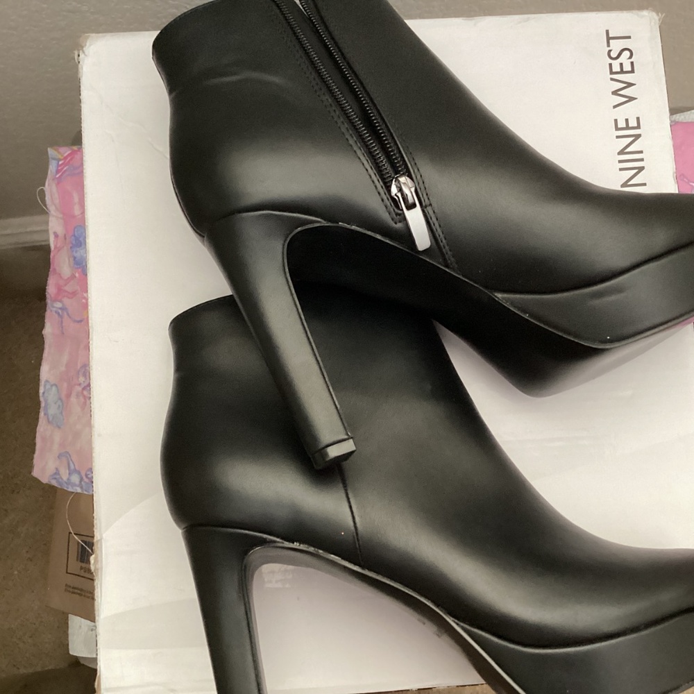 Nine West Boots size 7.5 New - Picture 9 of 10